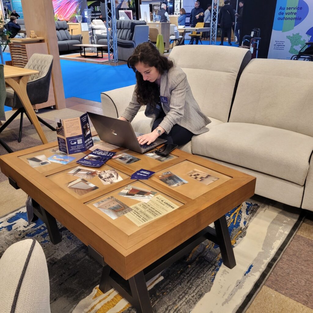 Anna Chouteau - Accord Conception sur le stand des Meubles Loizeau à la Foire de Nantes