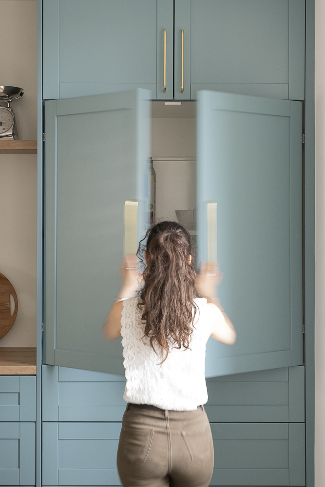 Espace petit déjeuner fermé intégré au mobilier de cuisine